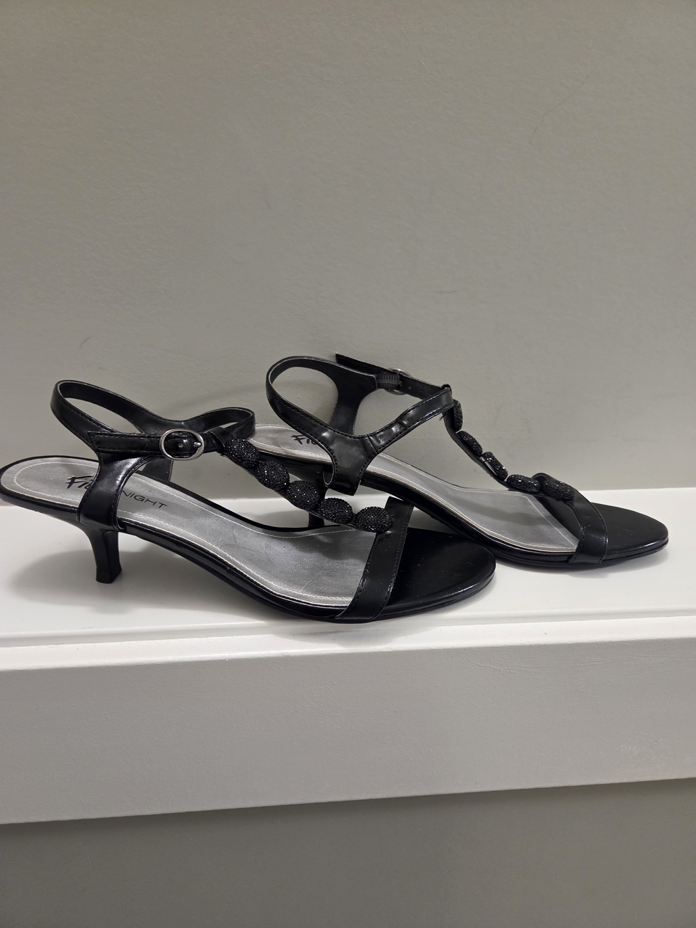 Fioni Night Black Embellished Kitten Heel T-Strap Sandals Size 7 Worn Once Cute